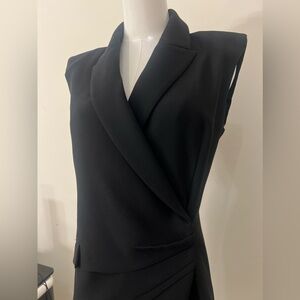 Sleeveless padded shoulder dress